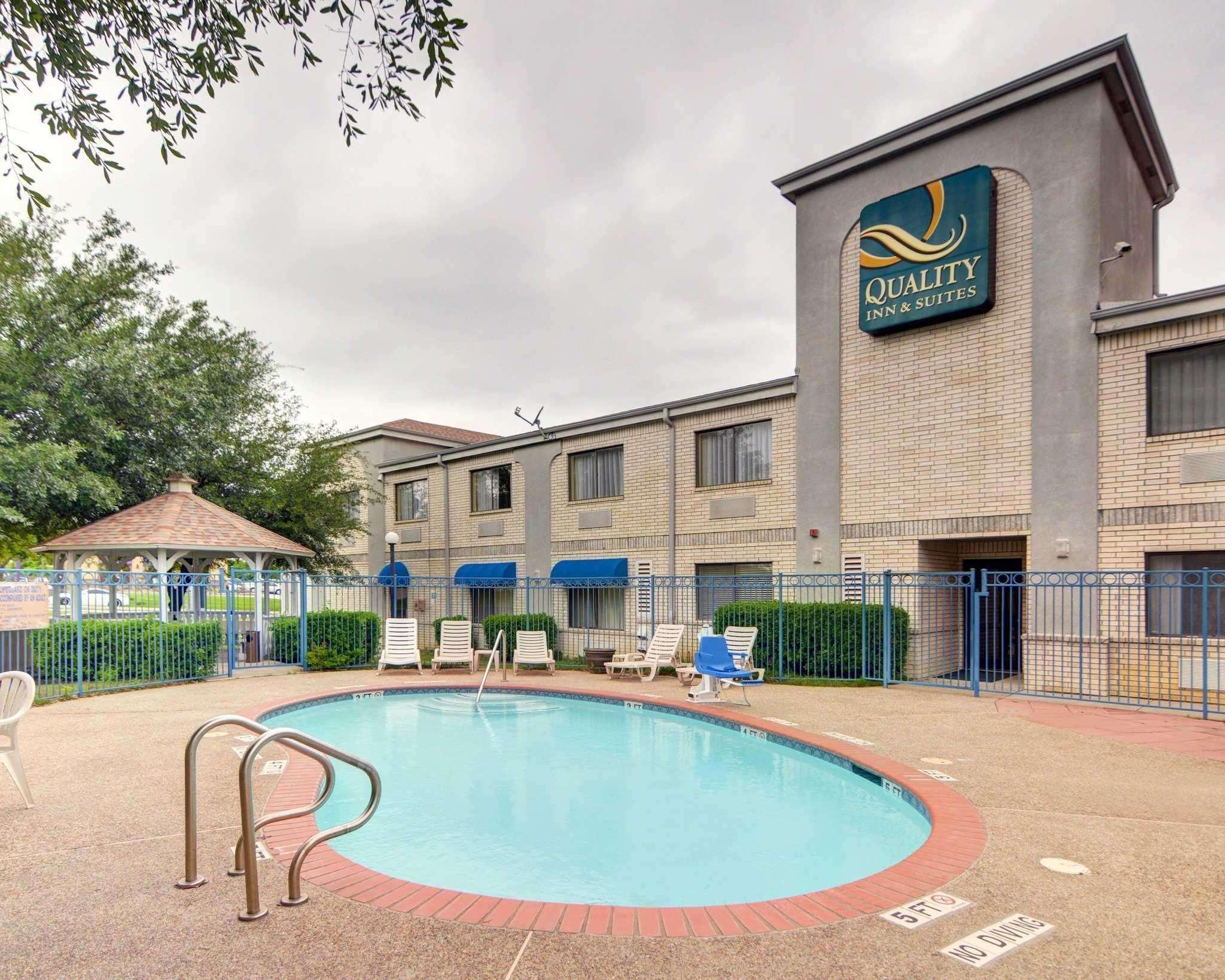 Quality Inn & Suites Grand Prairie Exterior photo