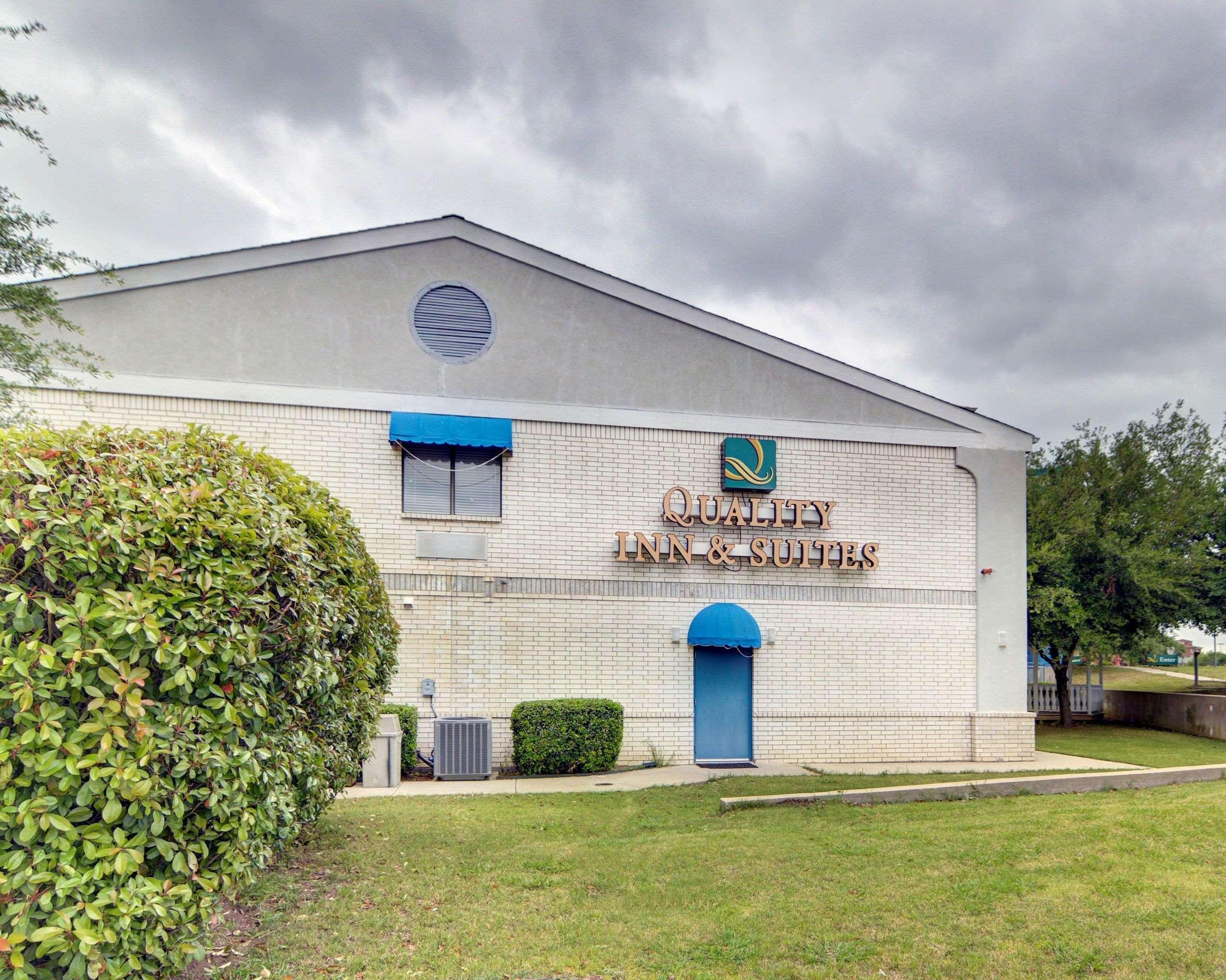 Quality Inn & Suites Grand Prairie Exterior photo