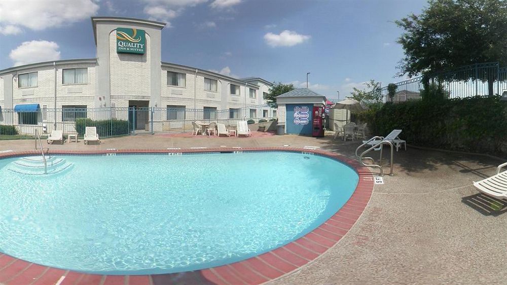 Quality Inn & Suites Grand Prairie Exterior photo